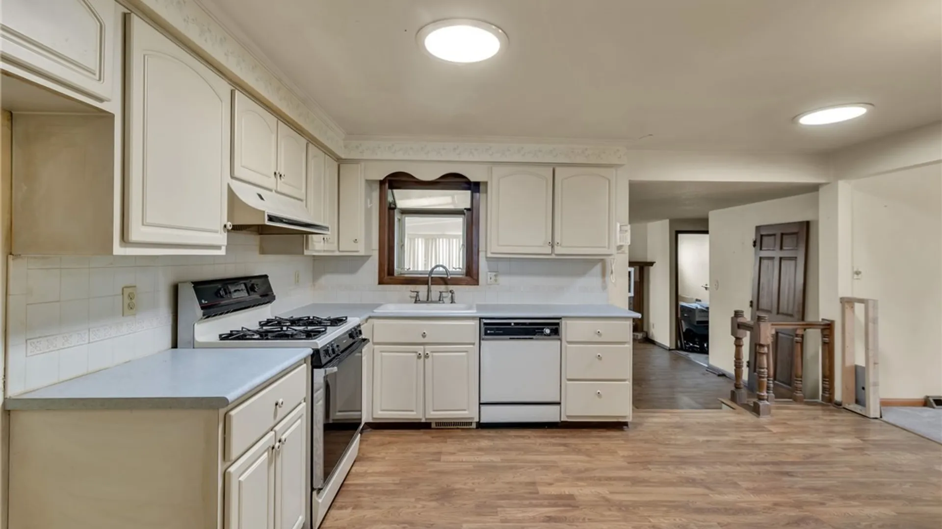 Property at 34 Transit Hill Drive, Cheektowaga, NY 14043 10