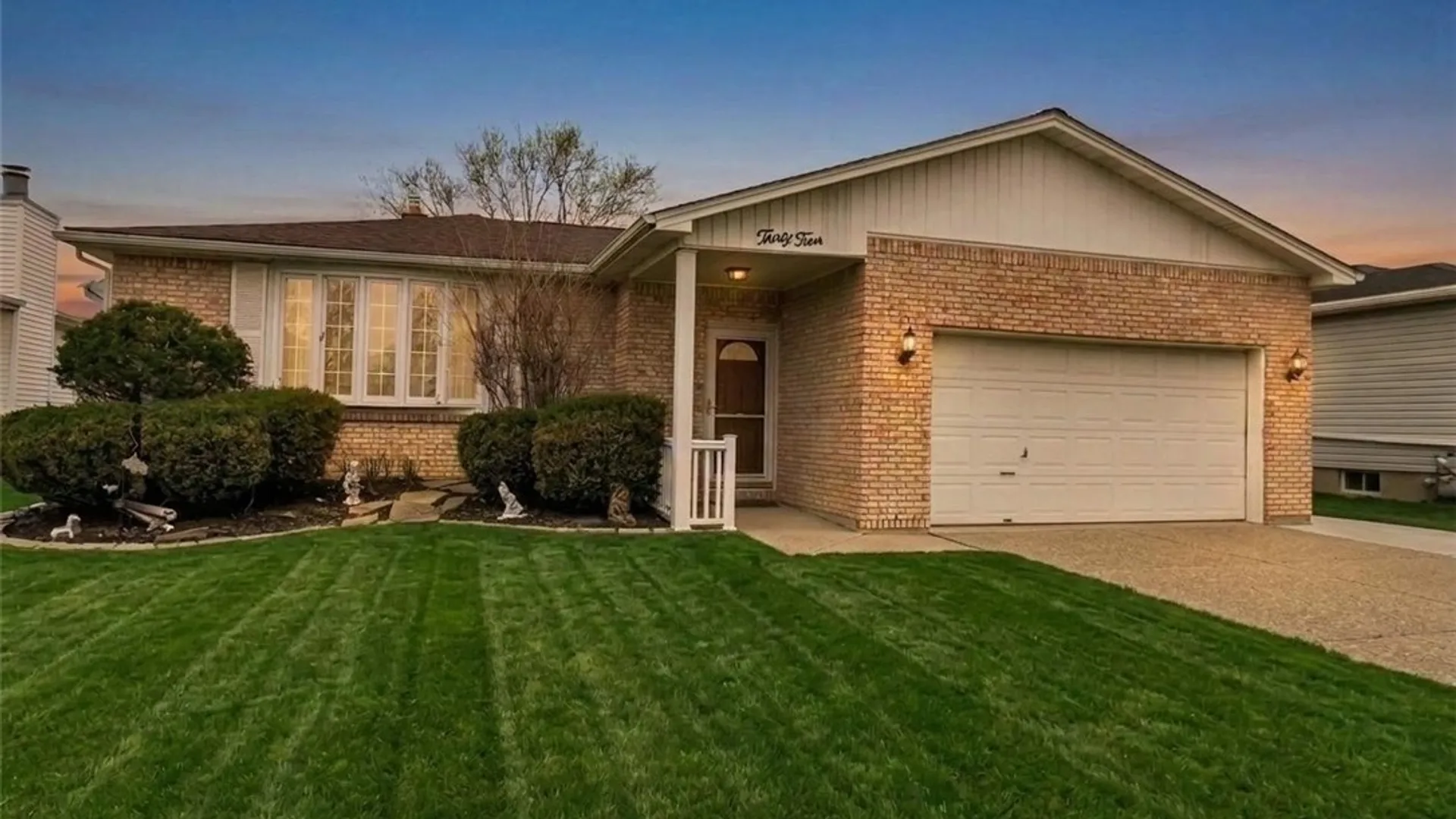 Property at 34 Transit Hill Drive, Cheektowaga, NY 14043 2