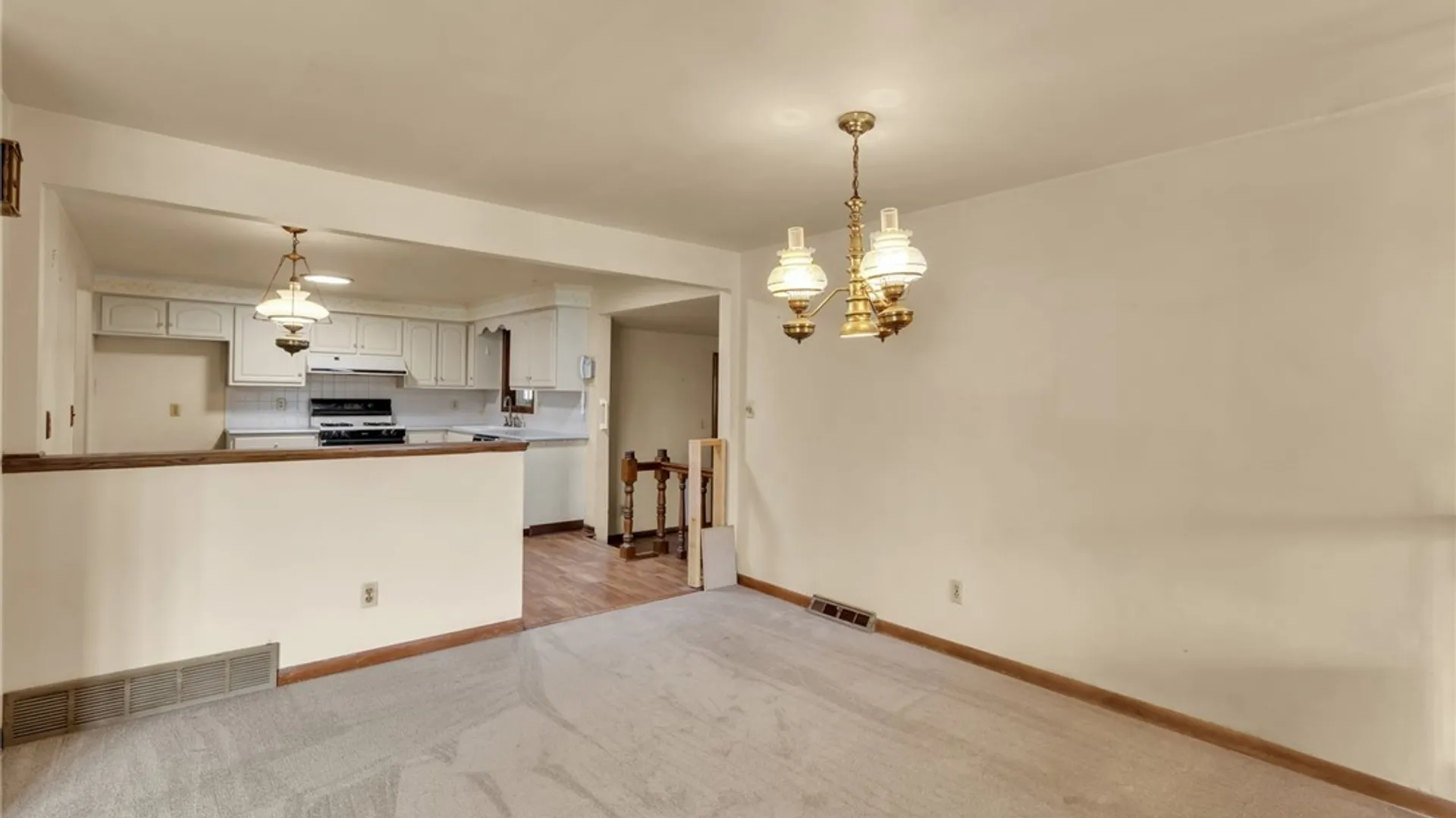 Property at 34 Transit Hill Drive, Cheektowaga, NY 14043 3