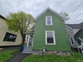 121 End Drive, Syracuse, NY 13204