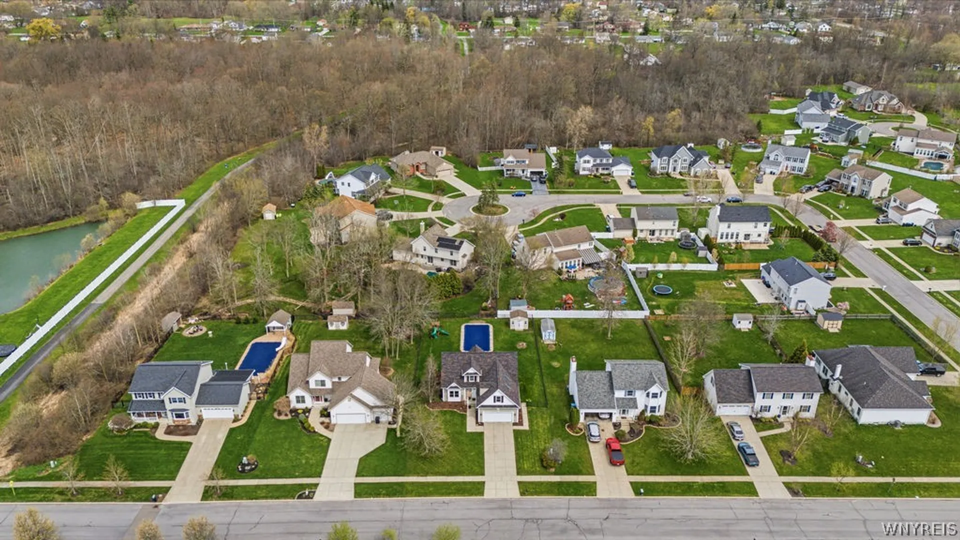 Property at 262 South Lane, Grand Island, NY 14072 2