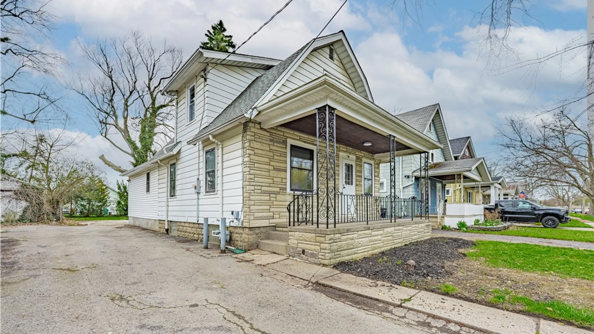 Property at 216 74th Street, Niagara Falls, NY 14304 4
