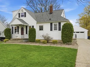 121 Country Parkway, Amherst, NY 14221