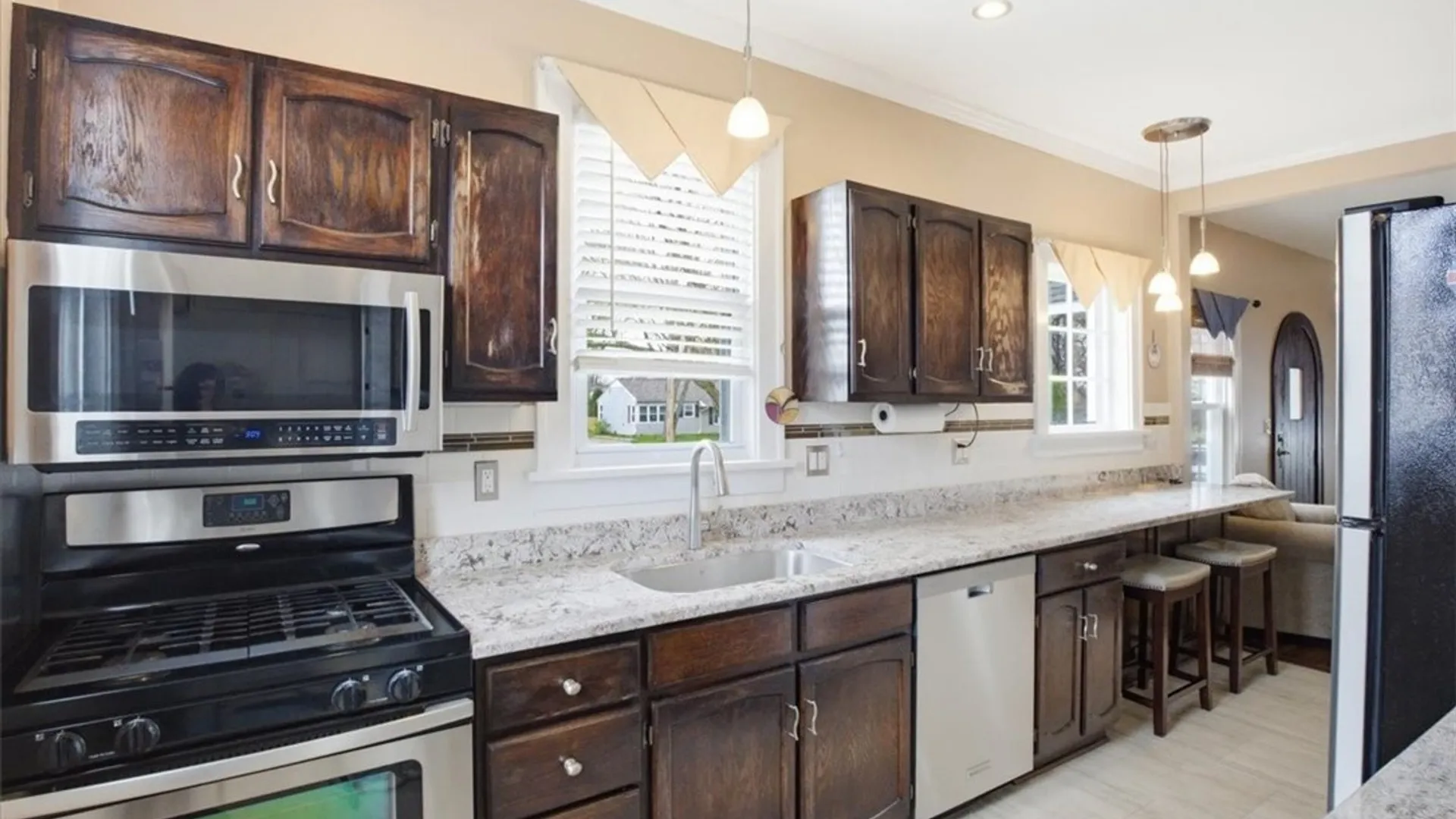 Property at 121 Country Parkway, Amherst, NY 14221 21