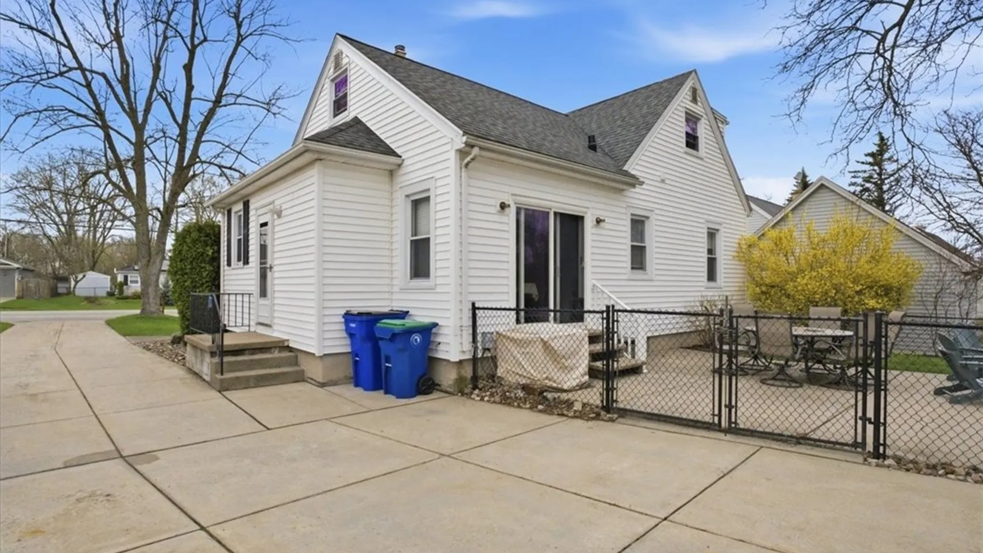 Property at 121 Country Parkway, Amherst, NY 14221 3