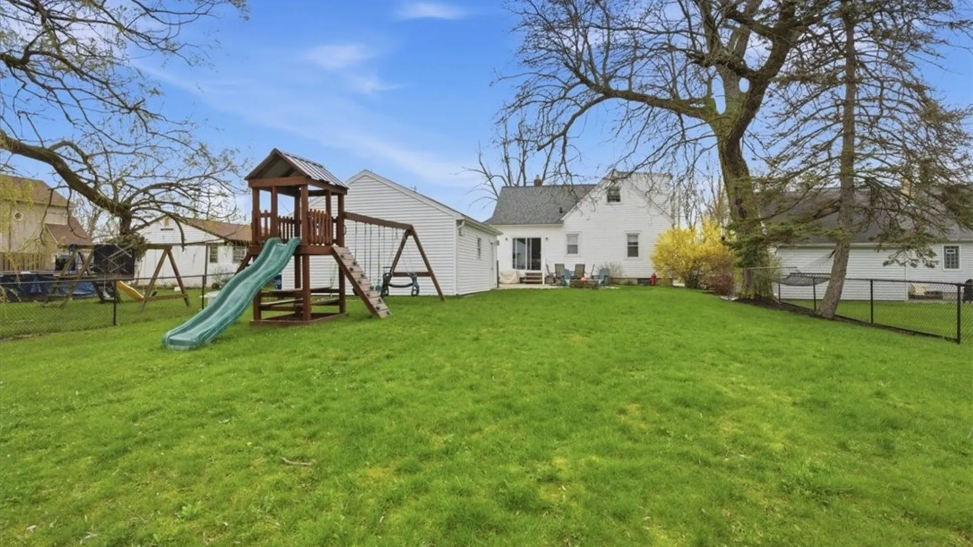 Property at 121 Country Parkway, Amherst, NY 14221 6