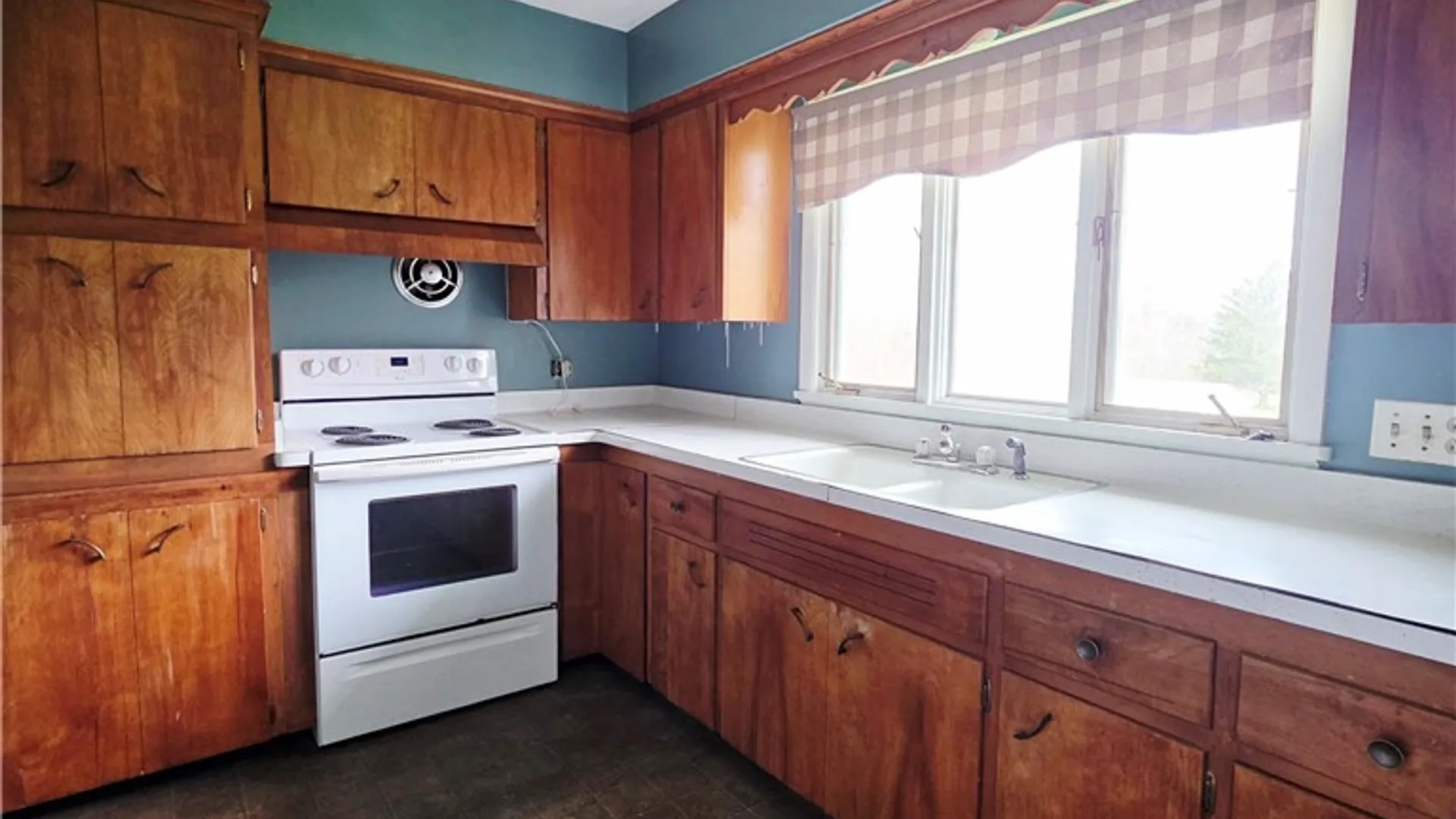 Property at 2247 Ridge Road, Ontario, NY 14519 18