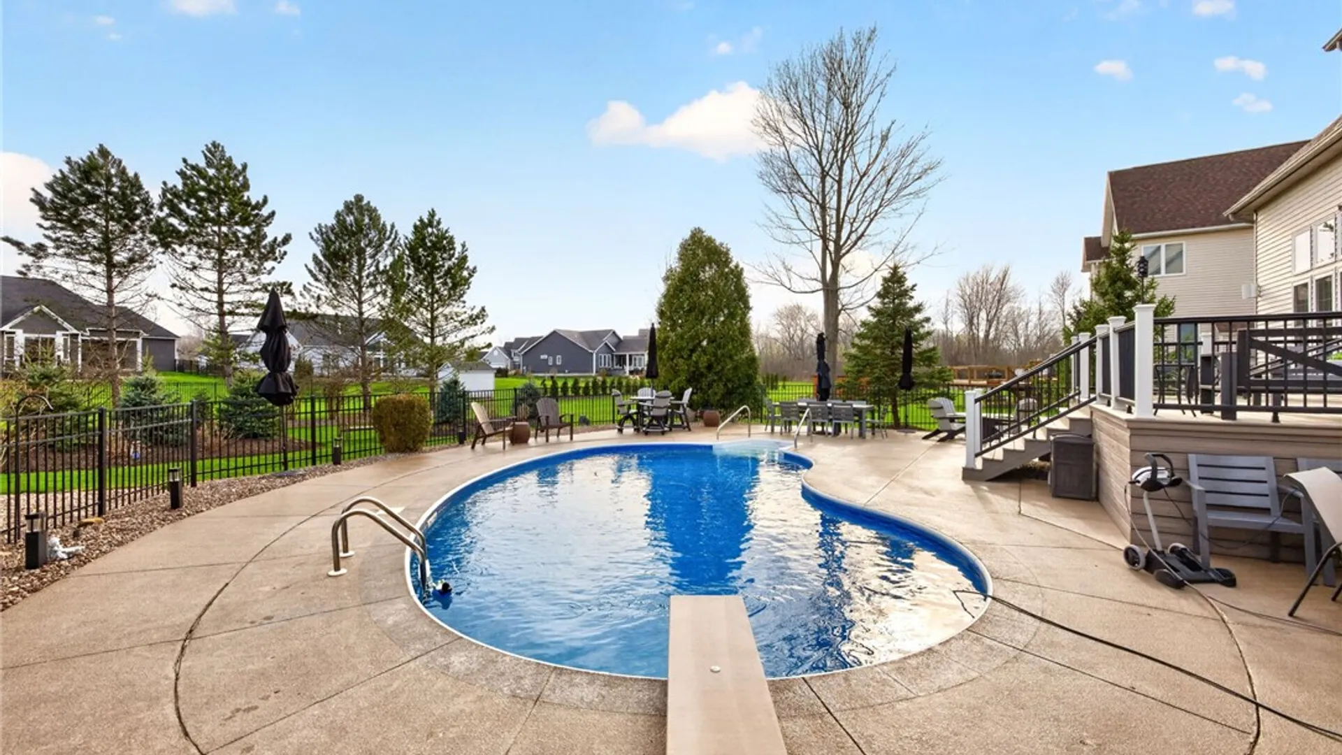 Property at 1293 Thistleberry Lane, Penfield, NY 14580 39