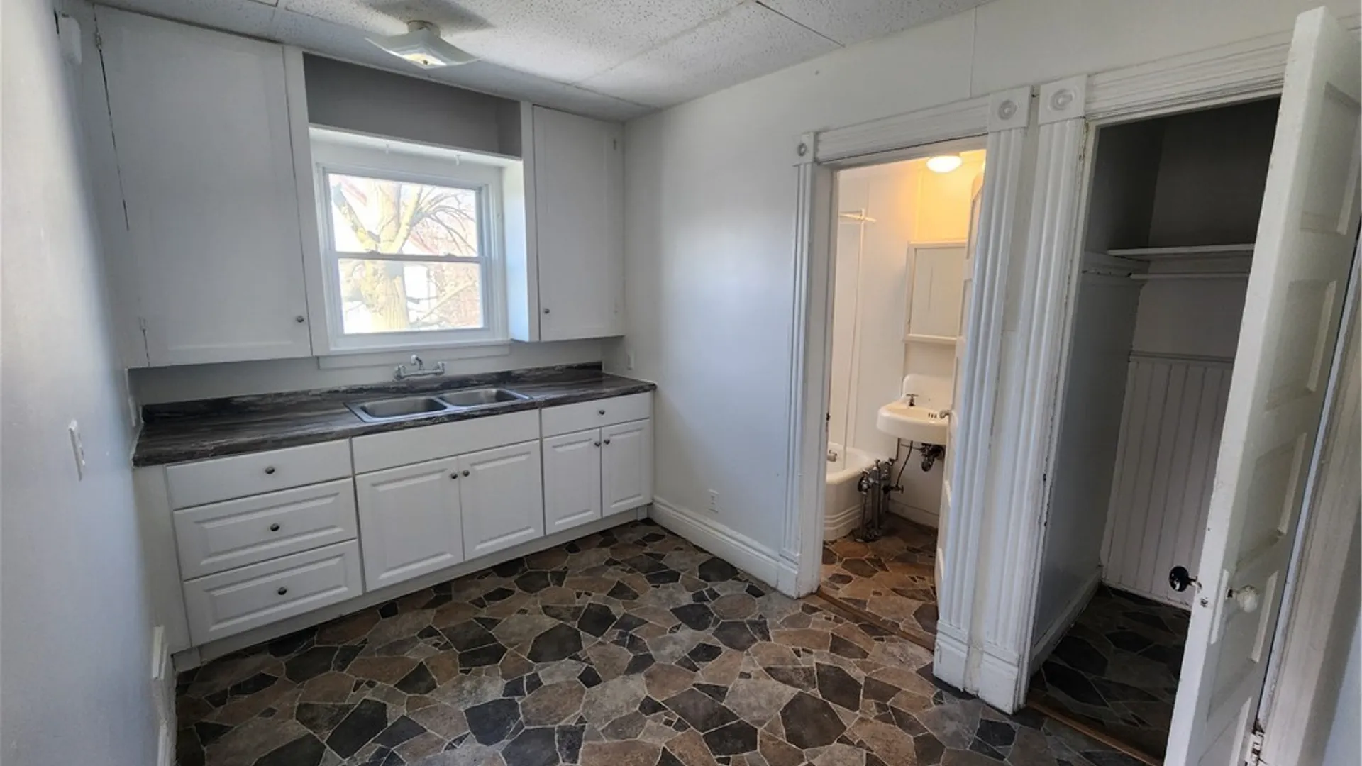 Property at 338 Auburn Avenue, Buffalo, NY 14213 9