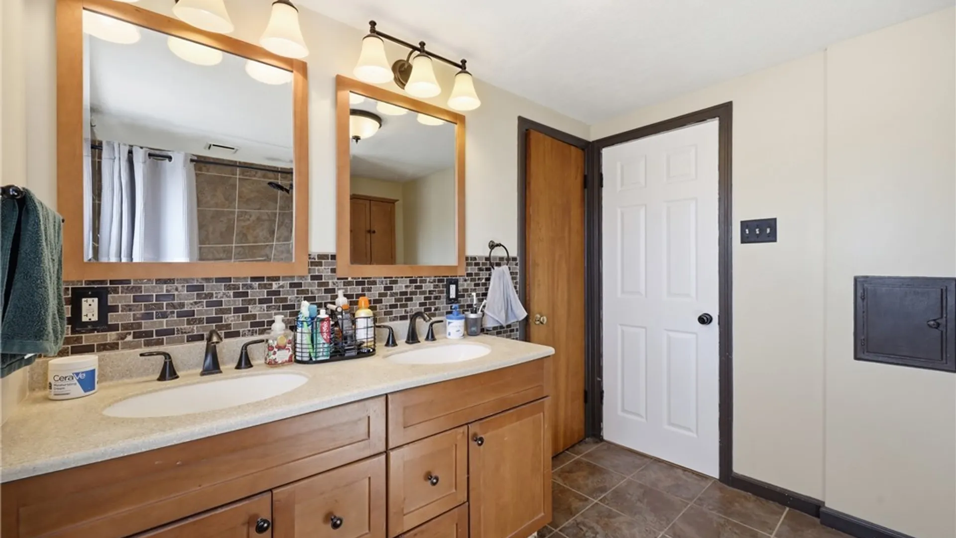 Property at 74 Sherwin Drive, Tonawanda, NY 14150 24