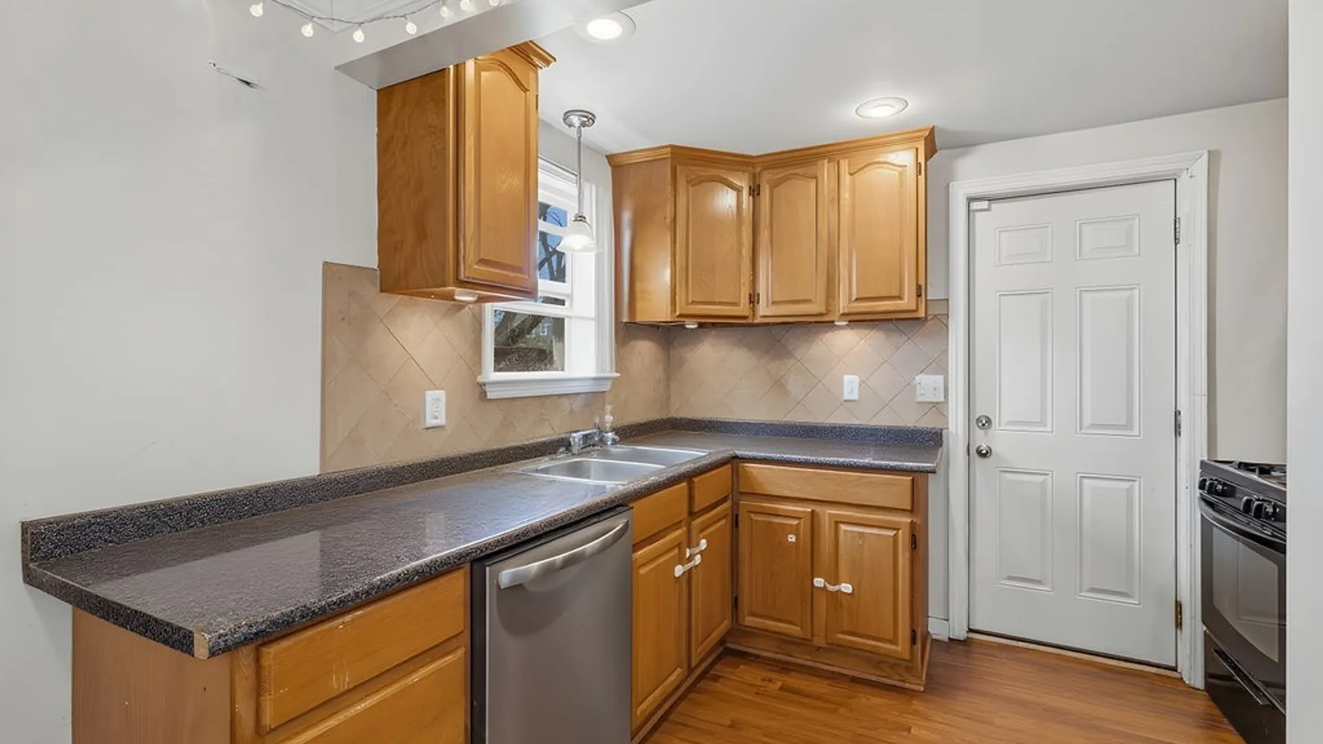 Property at 955 Beach Road, Cheektowaga, NY 14225 4