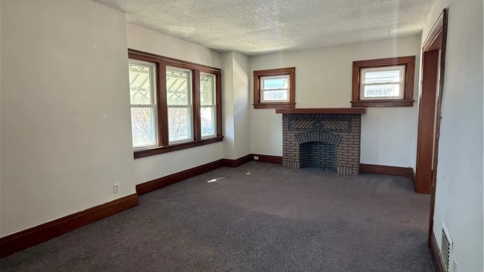 Property at 125 Eiseman Avenue, Tonawanda, NY 14217 2