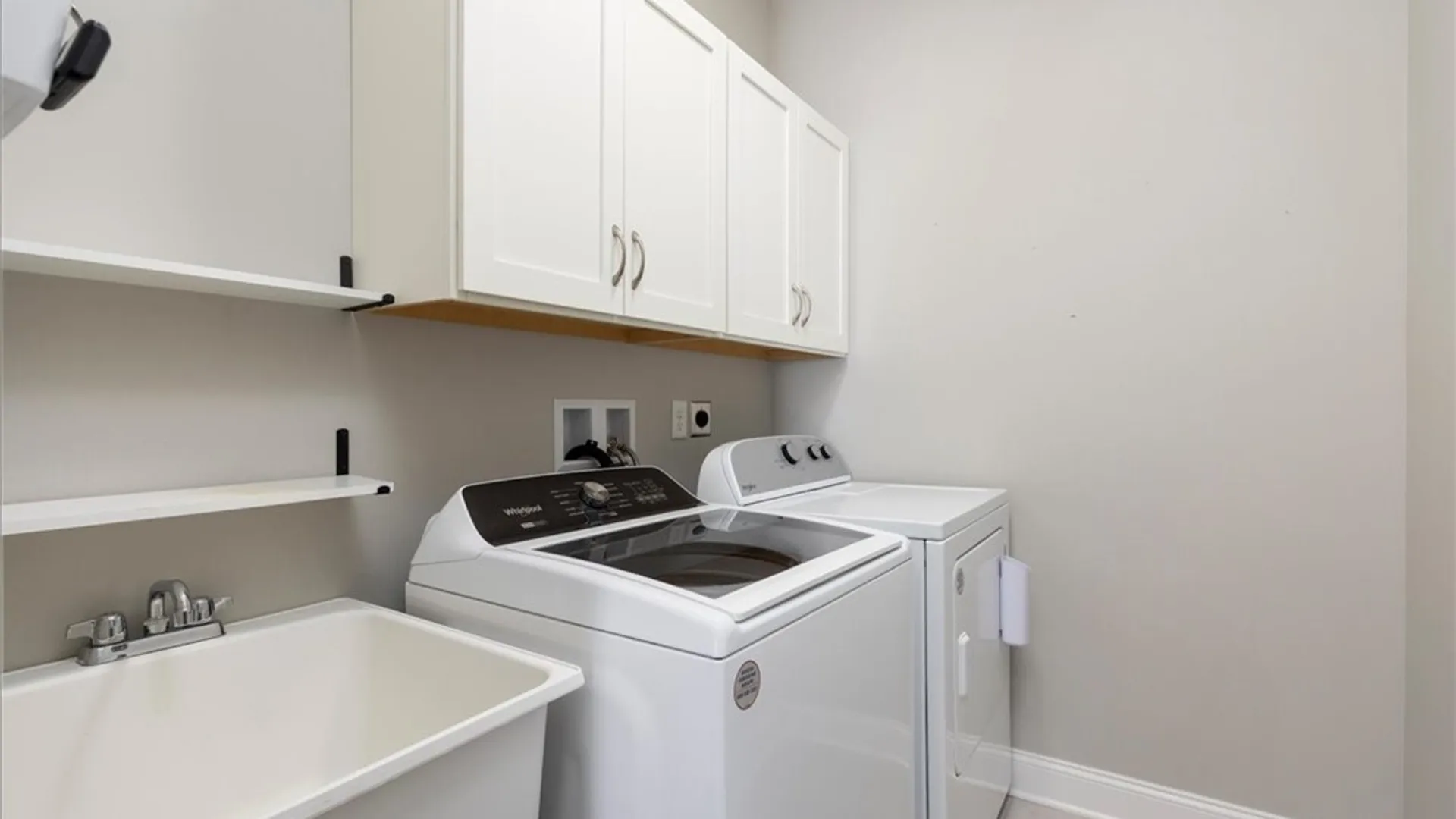 Property at 6 Creekstone Dr, Aurora, NY 14052 18