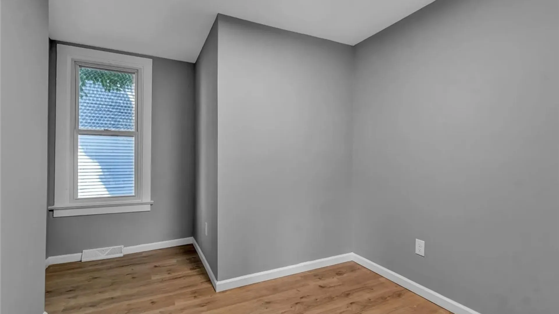 Property at 305 Parkdale Avenue, Buffalo, NY 14213 5