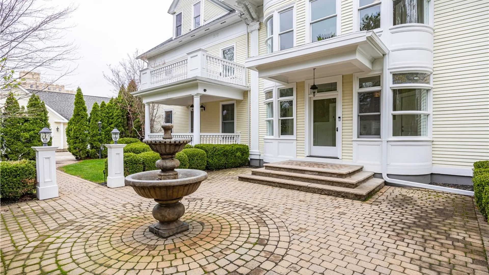 Property at 17 Sibley Place UN#03, Rochester, NY 14607 5