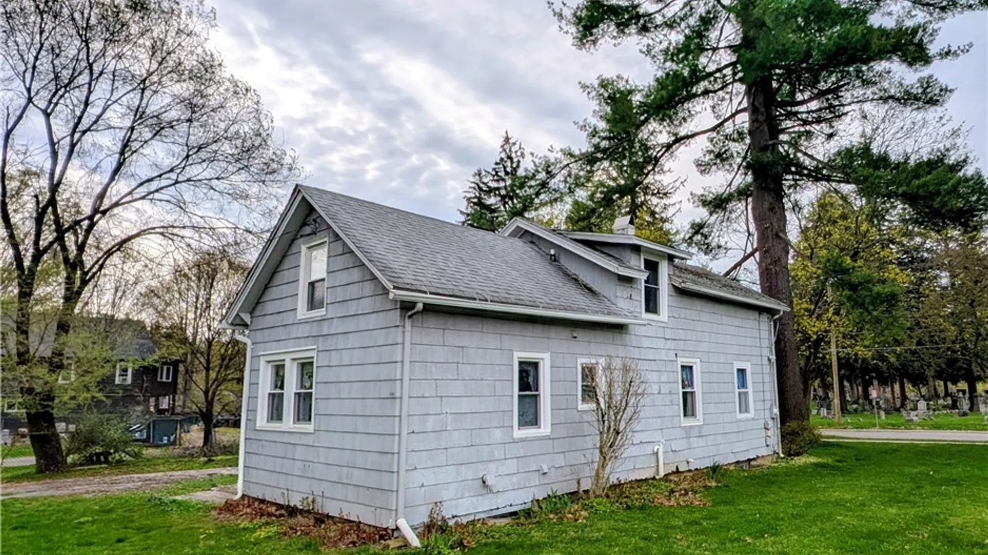 Property at 192 Oakwood Avenue, Aurora, NY 14052 3