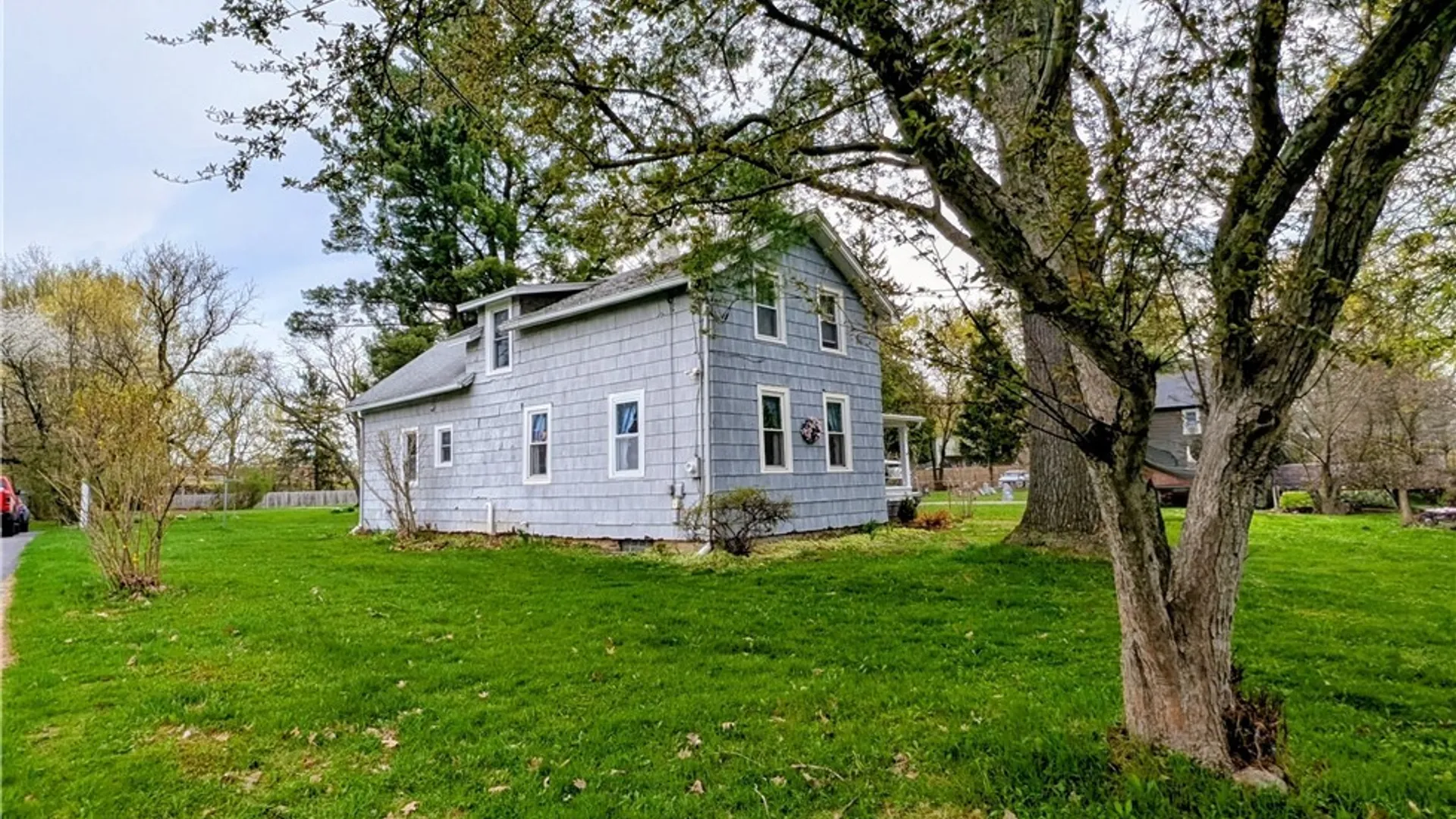 Property at 192 Oakwood Avenue, Aurora, NY 14052 4