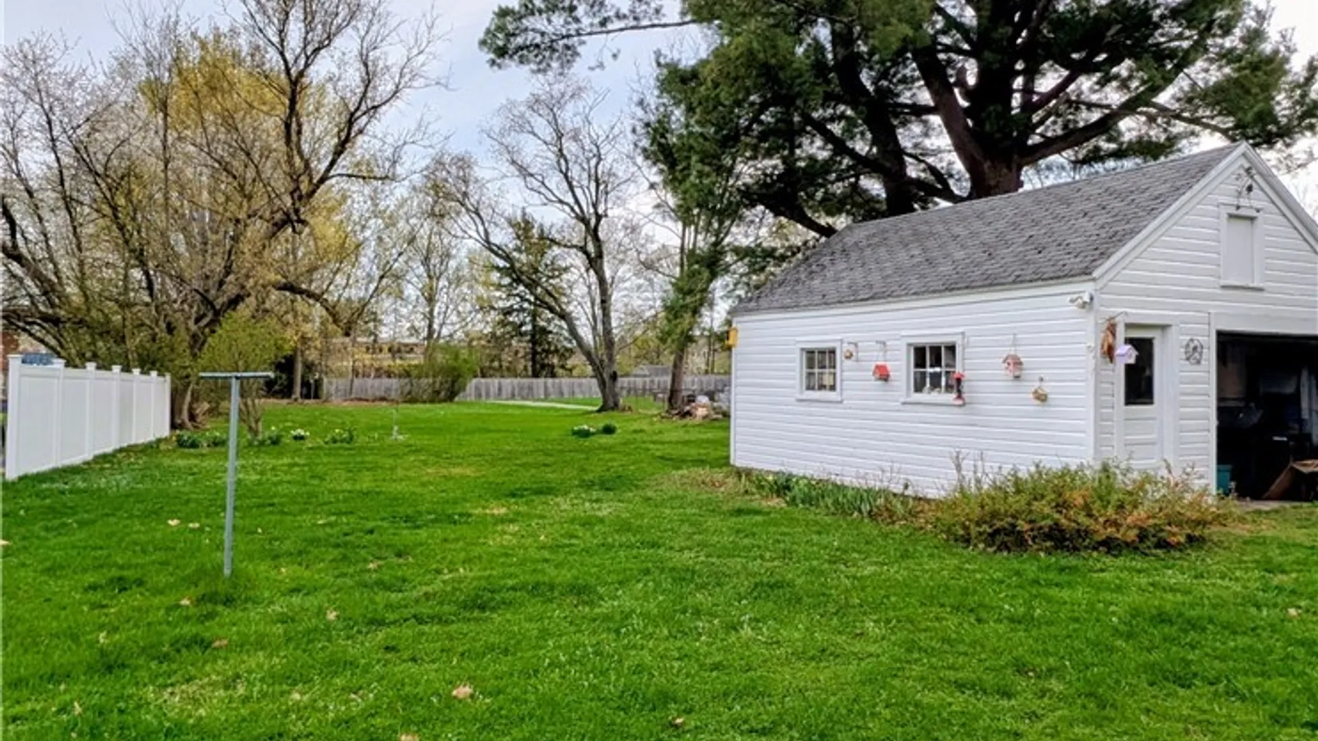 Property at 192 Oakwood Avenue, Aurora, NY 14052 5