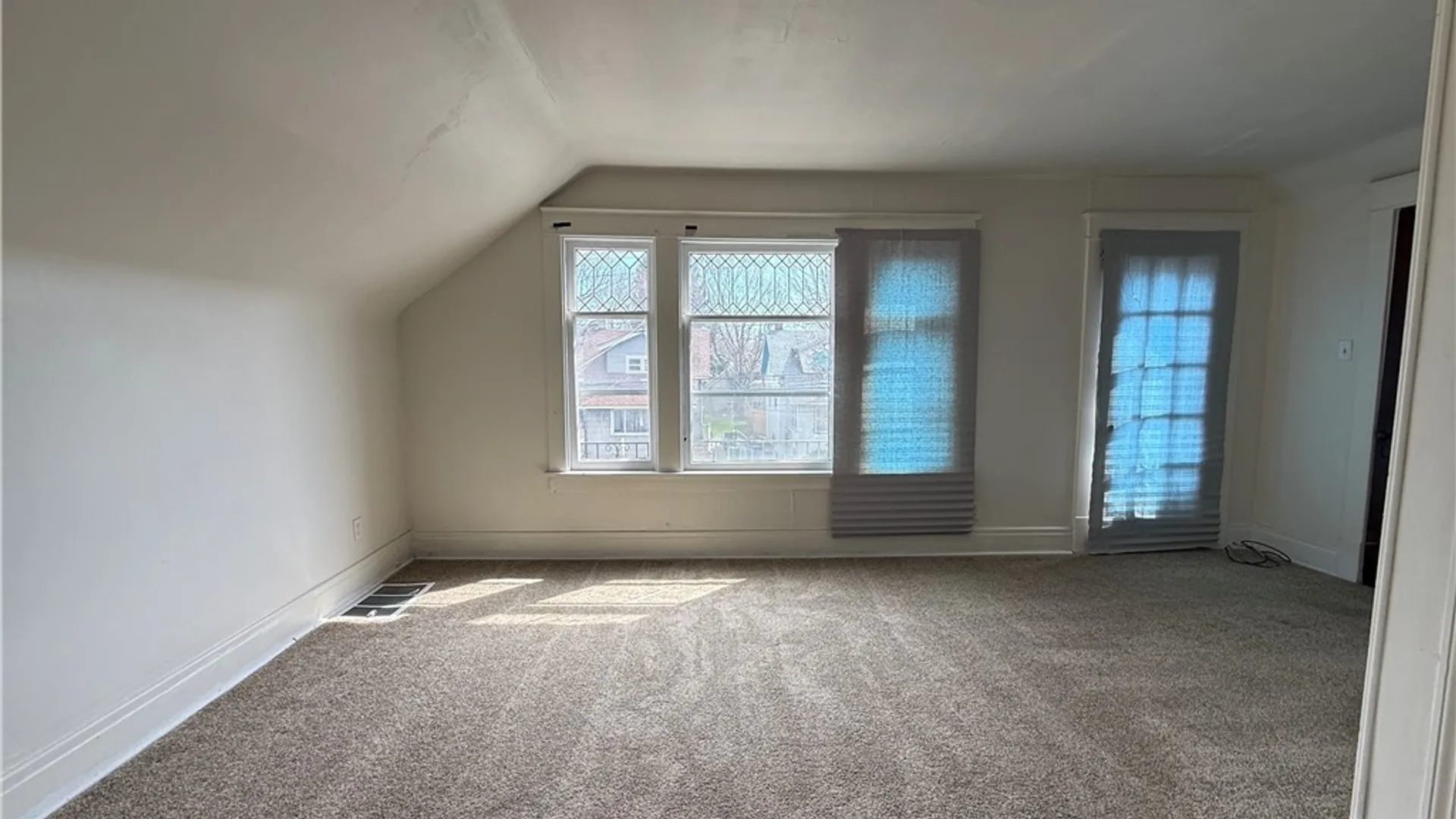 Property at 216 Newburgh Avenue, Buffalo, NY 14215 10