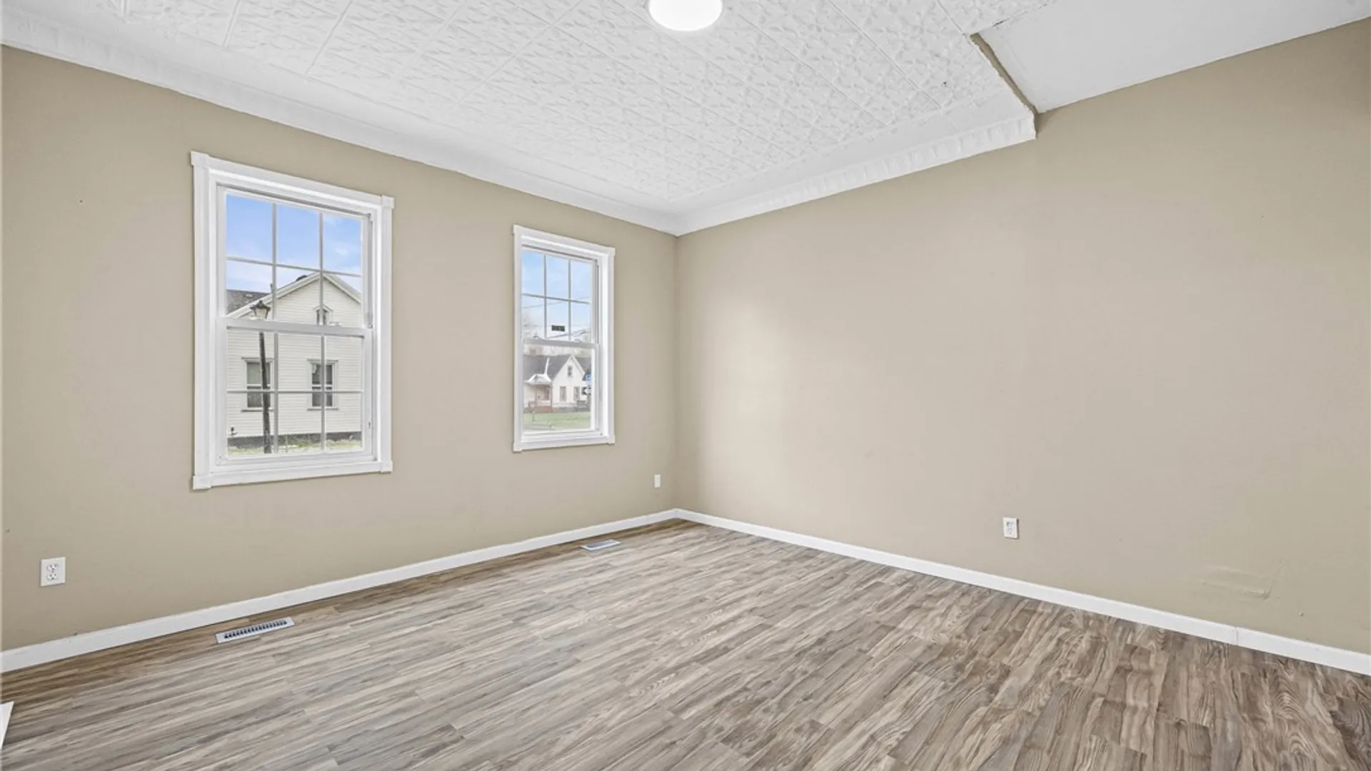 Property at 33 Laforce Street, Rochester, NY 14621 10