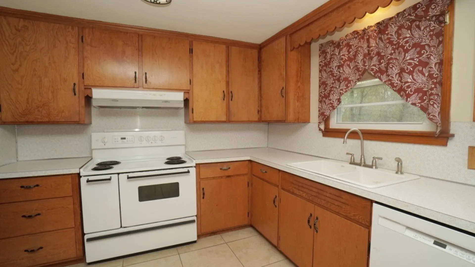 Property at 7913 Alleghany Road, Pembroke, NY 14036 9