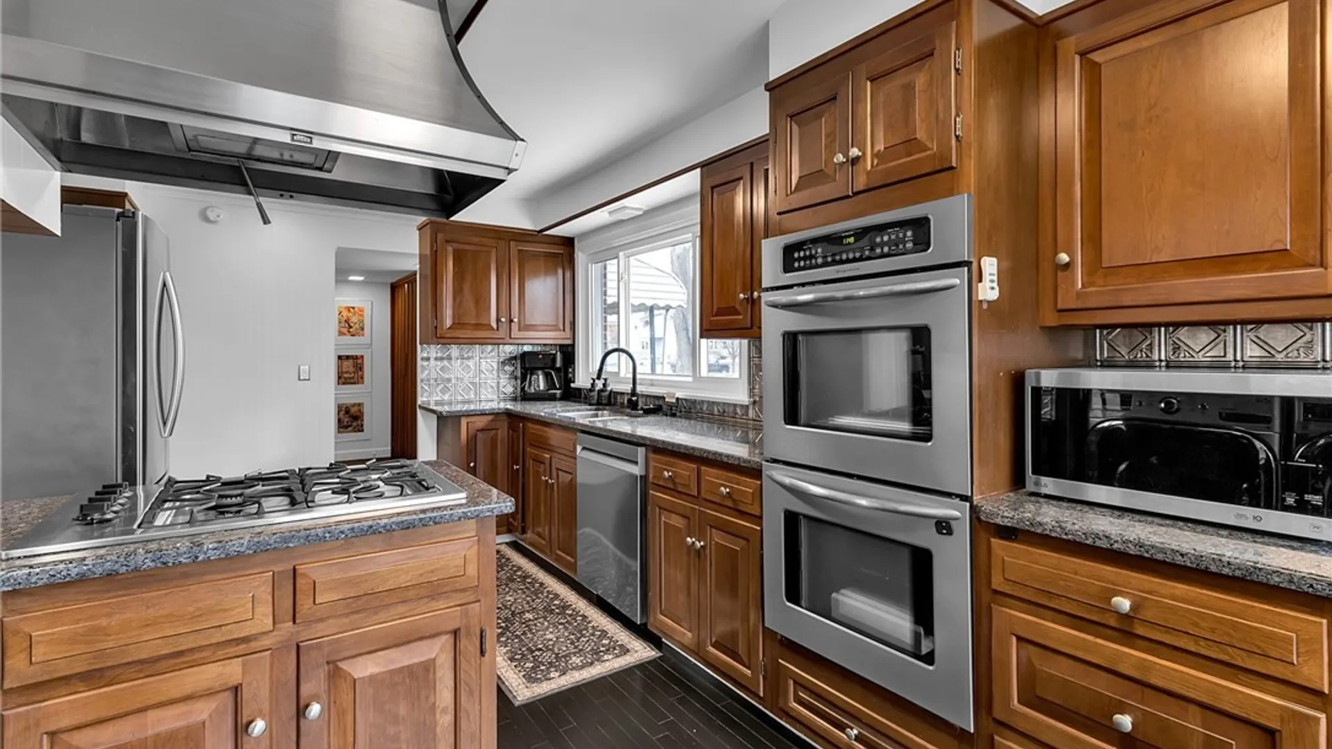 Property at 7 Harvard Place, Orchard Park, NY 14127 18