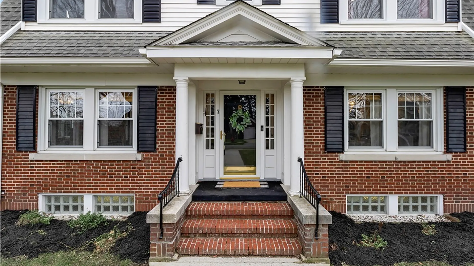 Property at 7 Harvard Place, Orchard Park, NY 14127 2