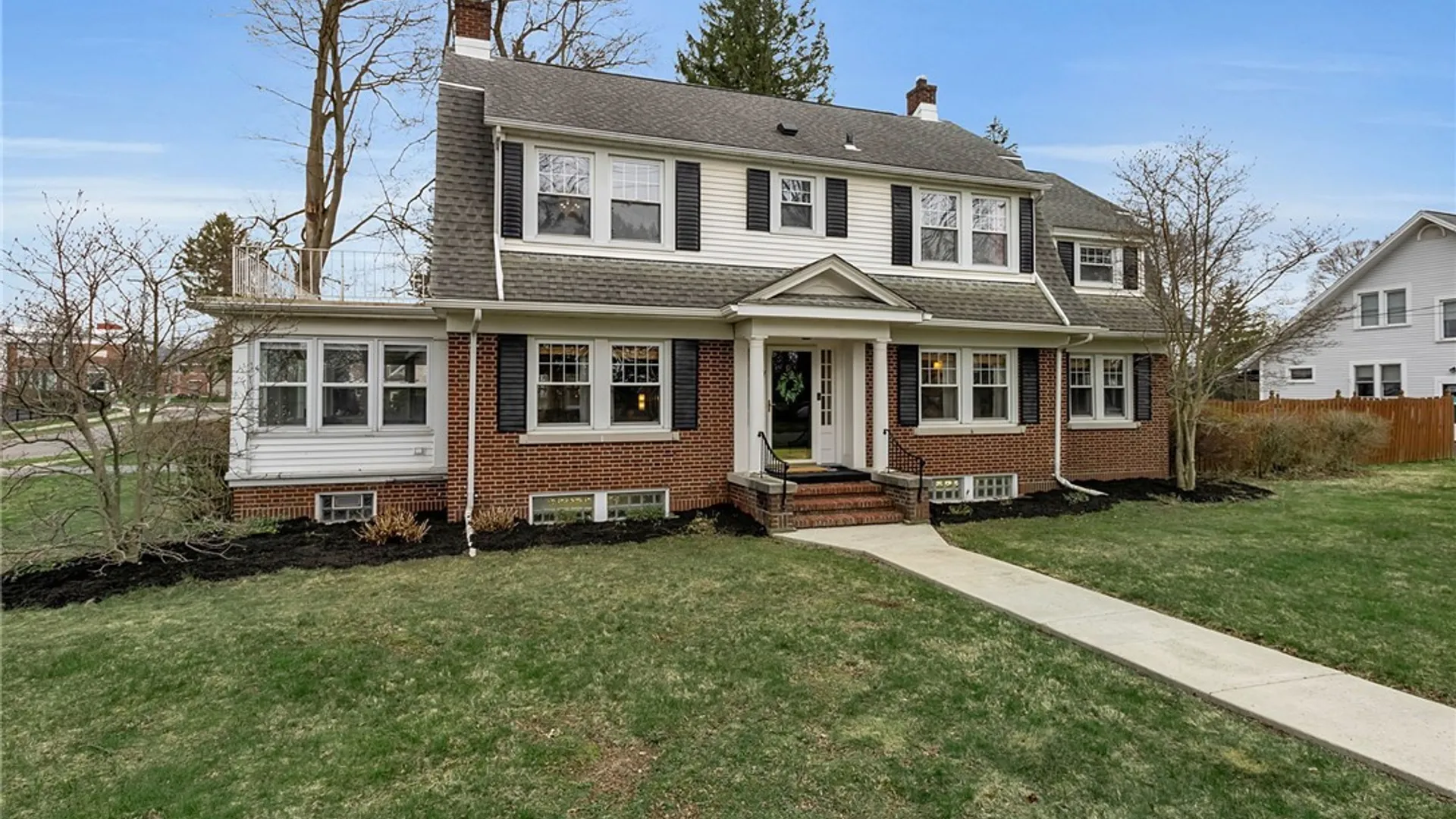 Property at 7 Harvard Place, Orchard Park, NY 14127 4