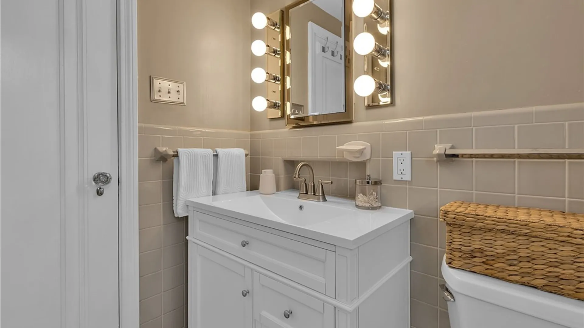 Property at 7 Harvard Place, Orchard Park, NY 14127 40