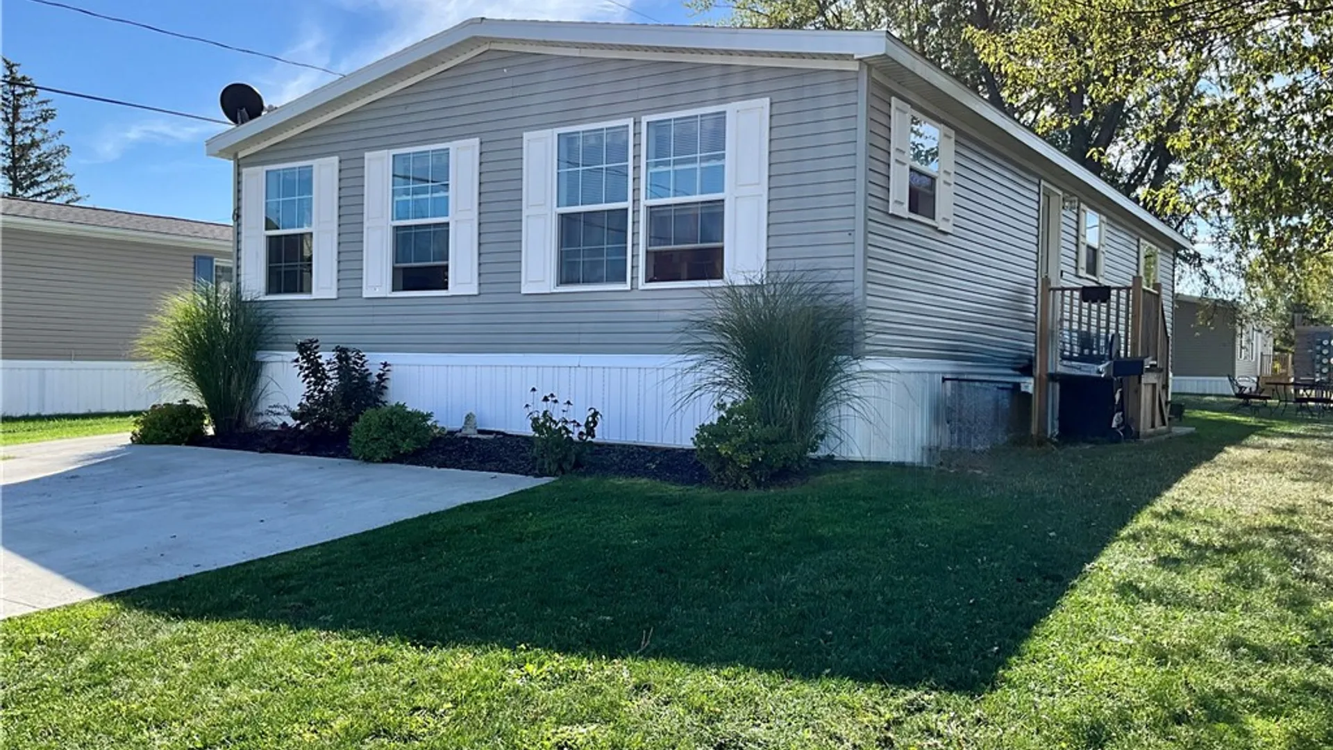 Property at 6 Applegate Dr, Hamlin, NY 14464 2