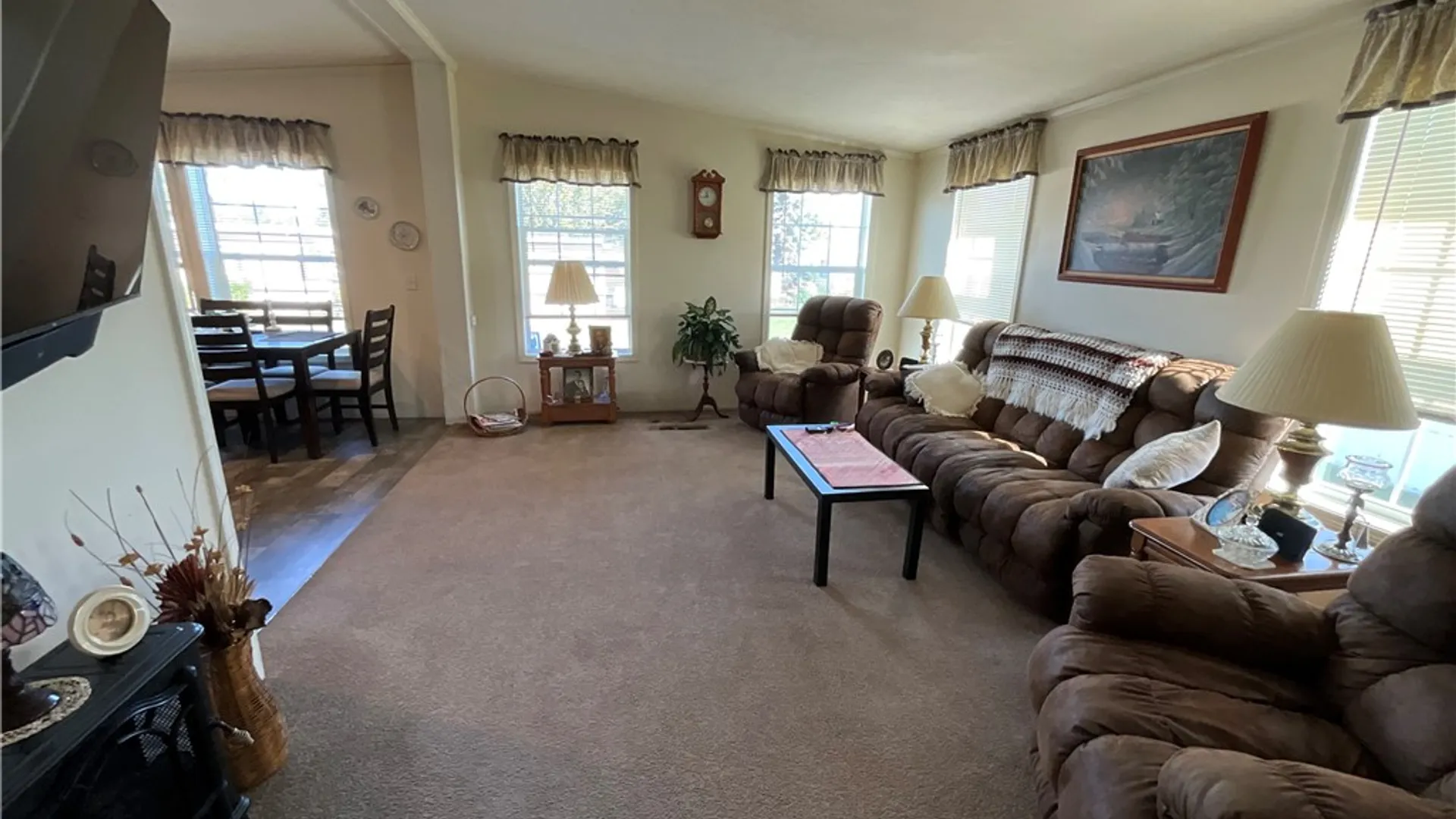 Property at 6 Applegate Dr, Hamlin, NY 14464 3