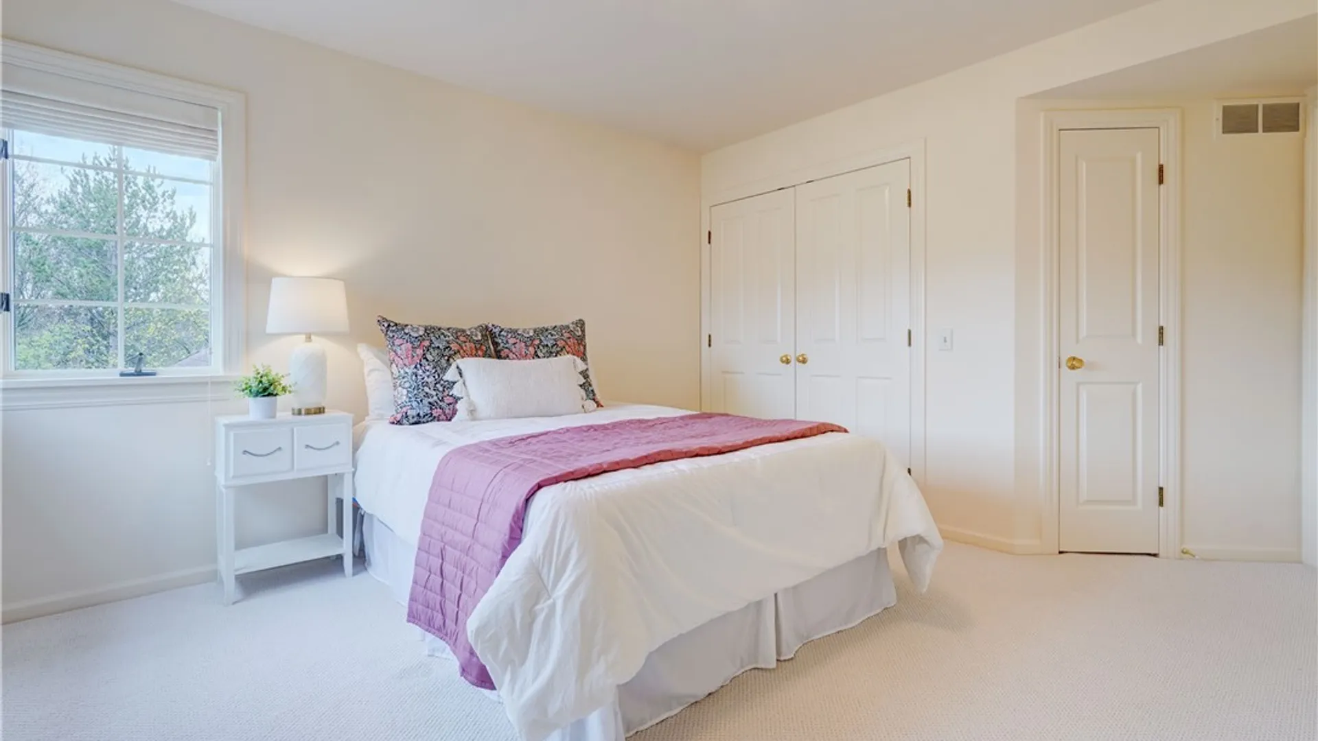 Property at 11 Merryhill Lane, Pittsford, NY 14534 32