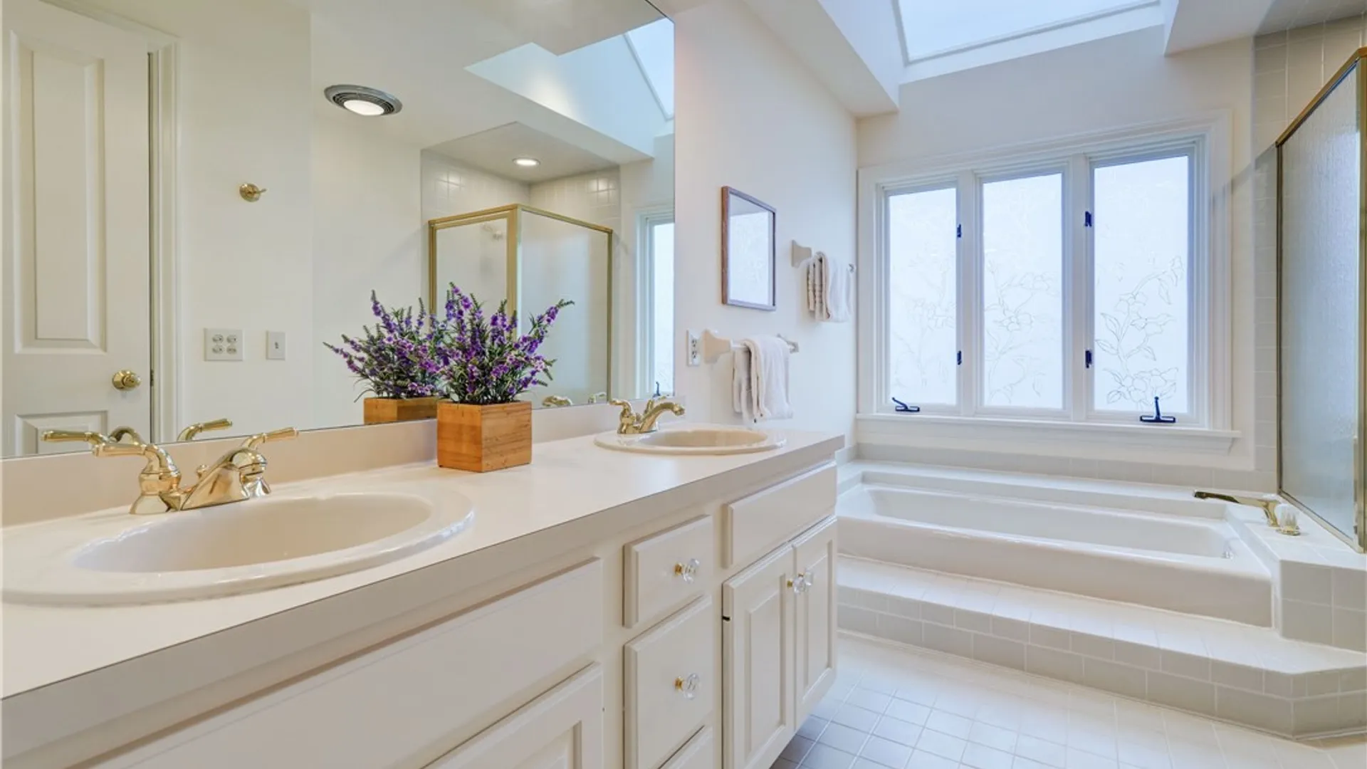 Property at 11 Merryhill Lane, Pittsford, NY 14534 35