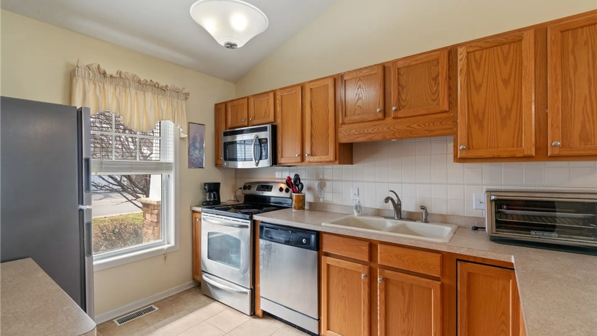 Property at 10 Turtlewood, Greece, NY 14626 11