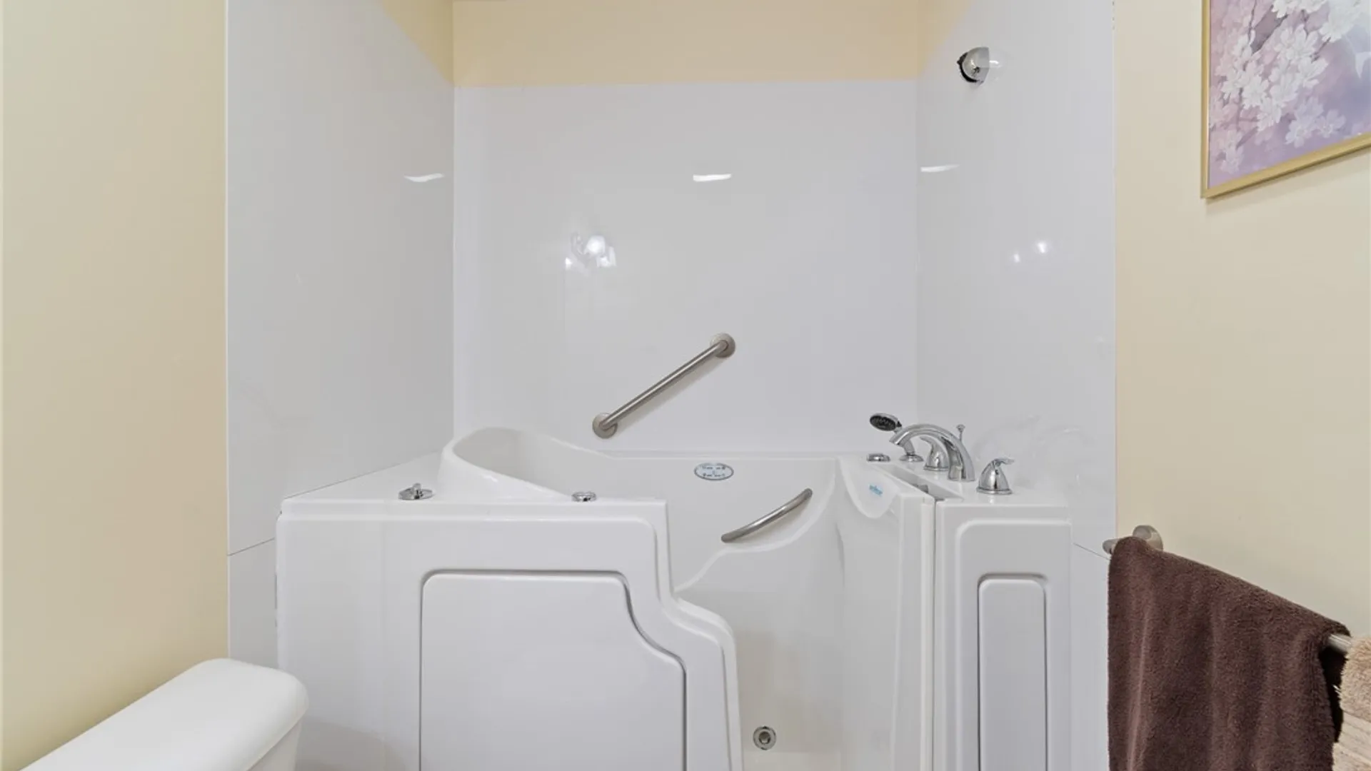 Property at 10 Turtlewood, Greece, NY 14626 20