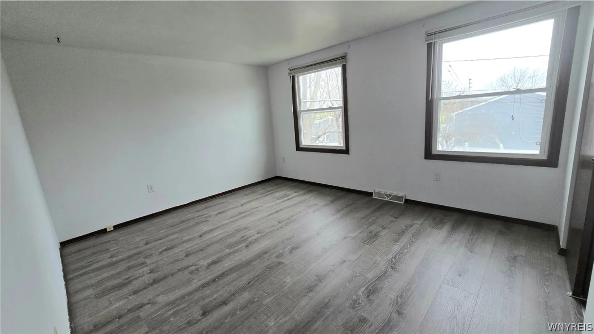 Property at 182 Woodcrest Drive, Amherst, NY 14226 12