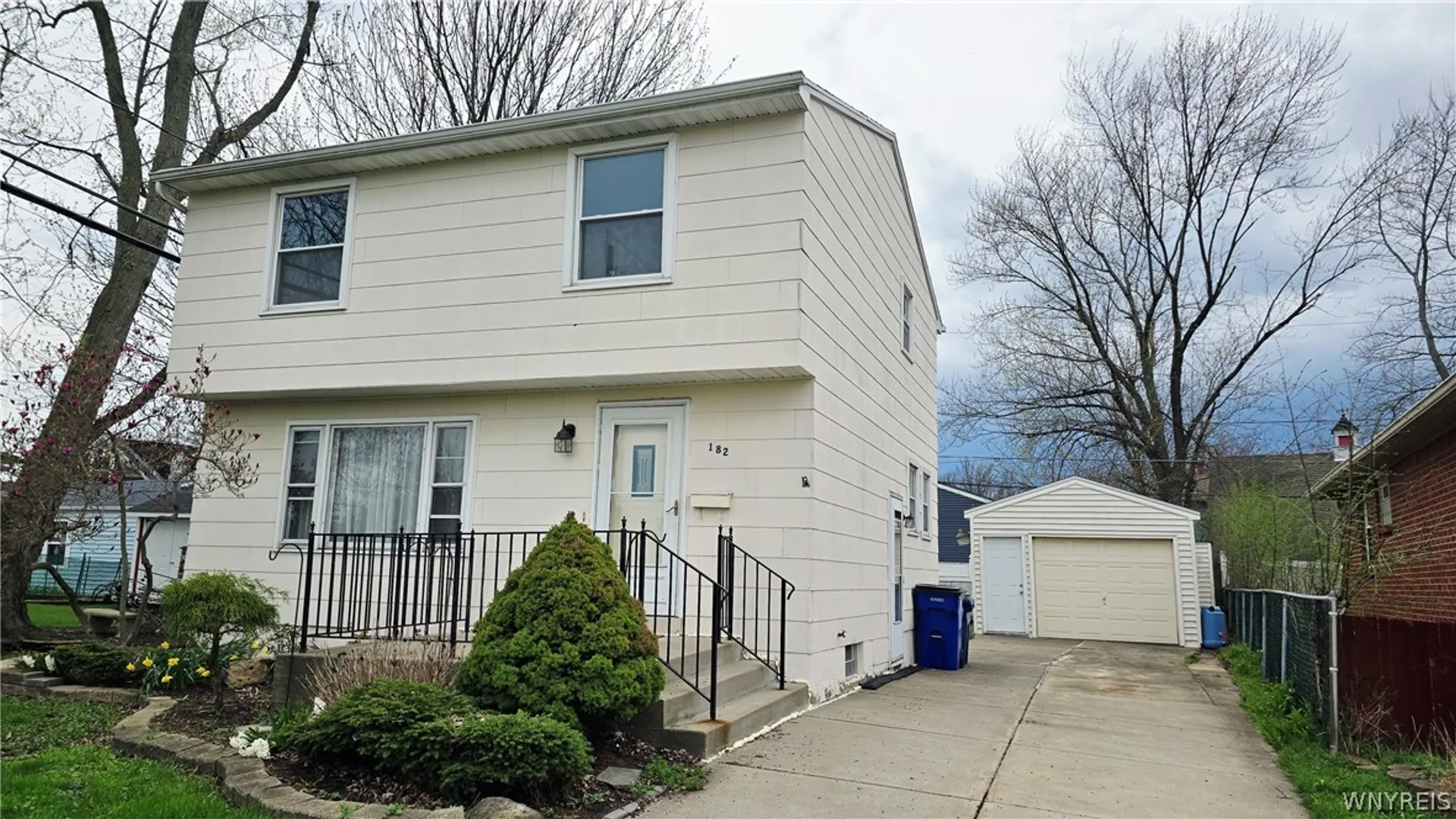Property at 182 Woodcrest Drive, Amherst, NY 14226 2