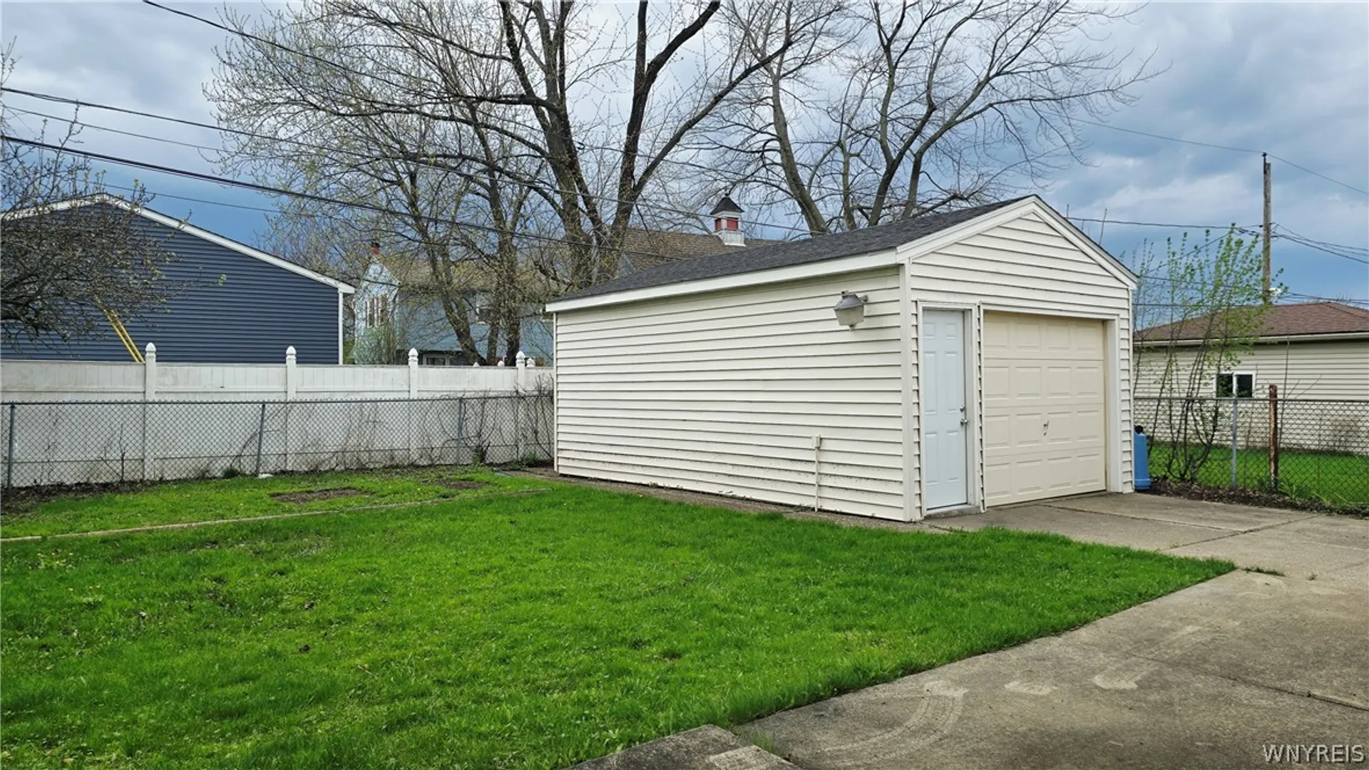 Property at 182 Woodcrest Drive, Amherst, NY 14226 24