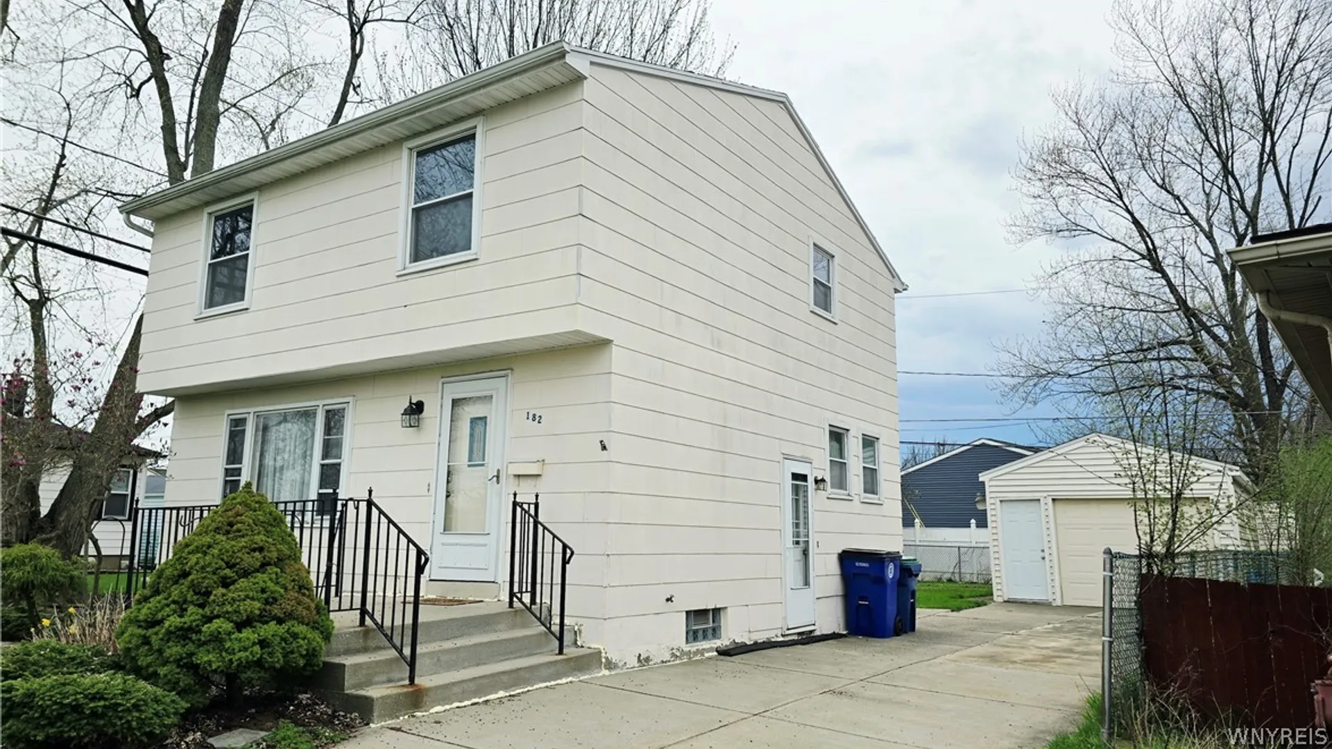 Property at 182 Woodcrest Drive, Amherst, NY 14226 3