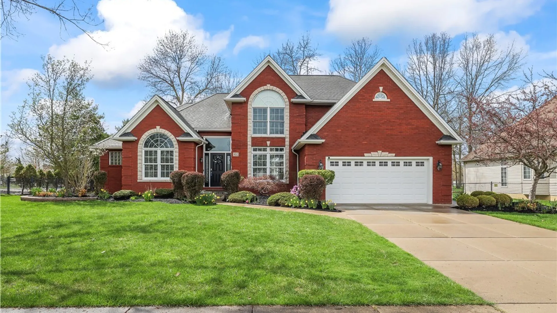 Property at 102 Covent Garden Lane, Amherst, NY 14221 2