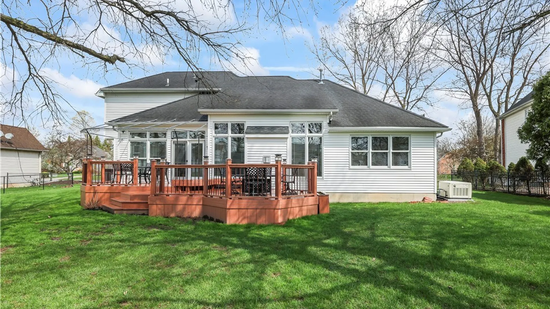 Property at 102 Covent Garden Lane, Amherst, NY 14221 46