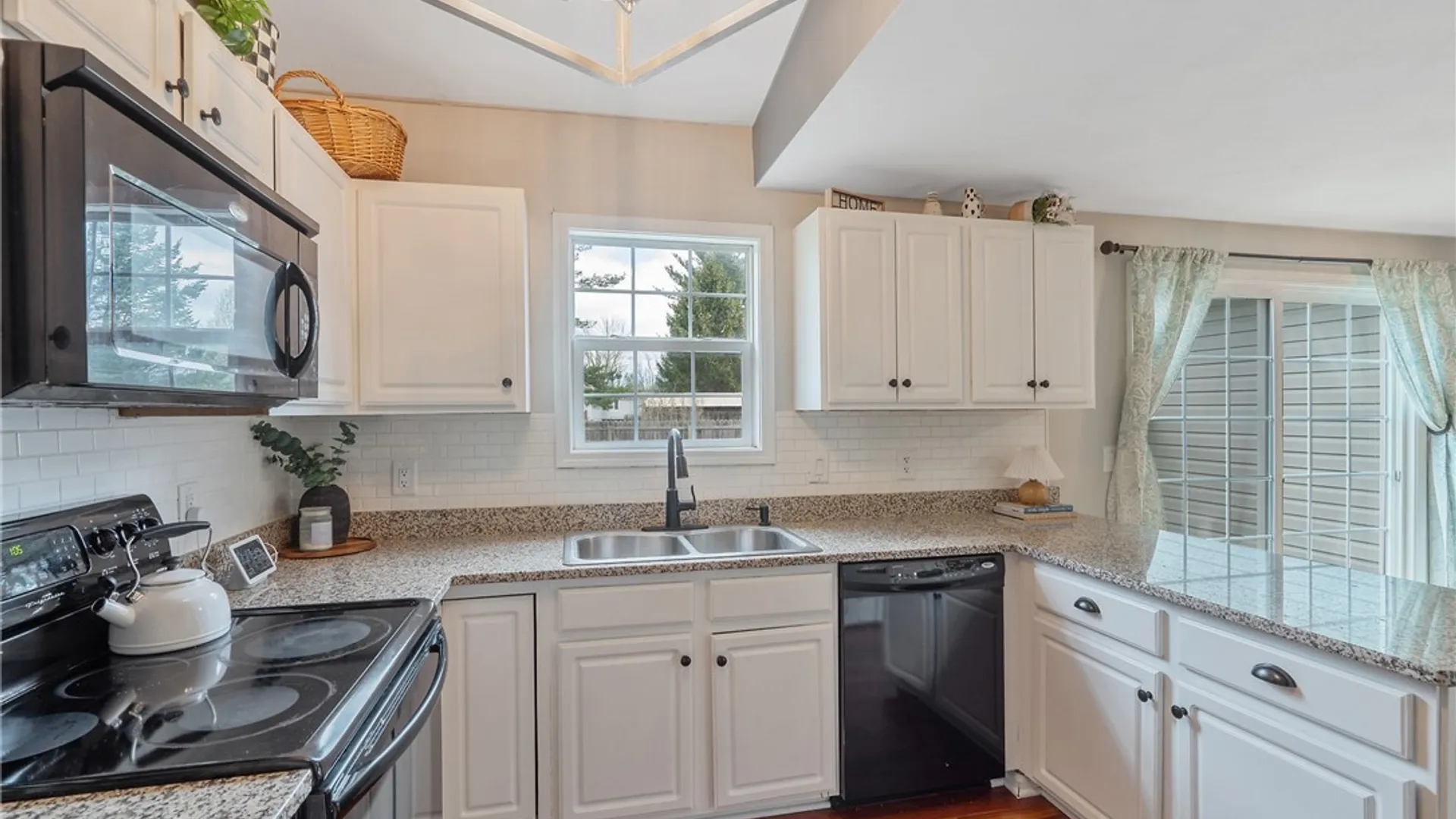 Property at 6028 Monopoli Path, Cicero, NY 13039 10