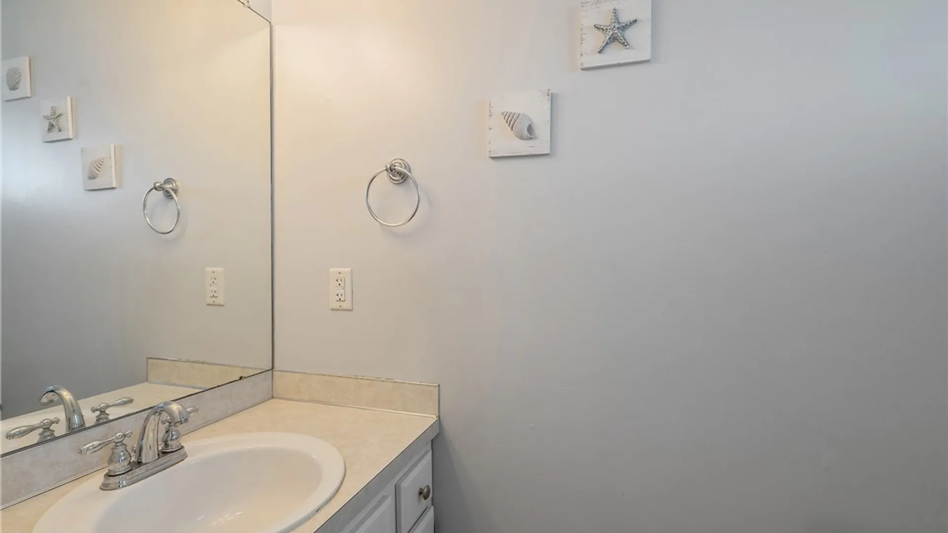 Property at 6028 Monopoli Path, Cicero, NY 13039 16