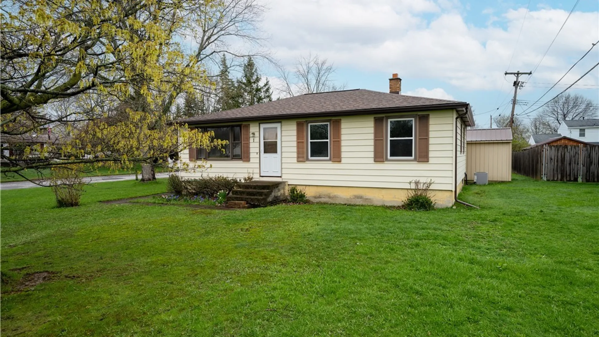 Property at 1 Ridgewood Drive, Orchard Park, NY 14127 2