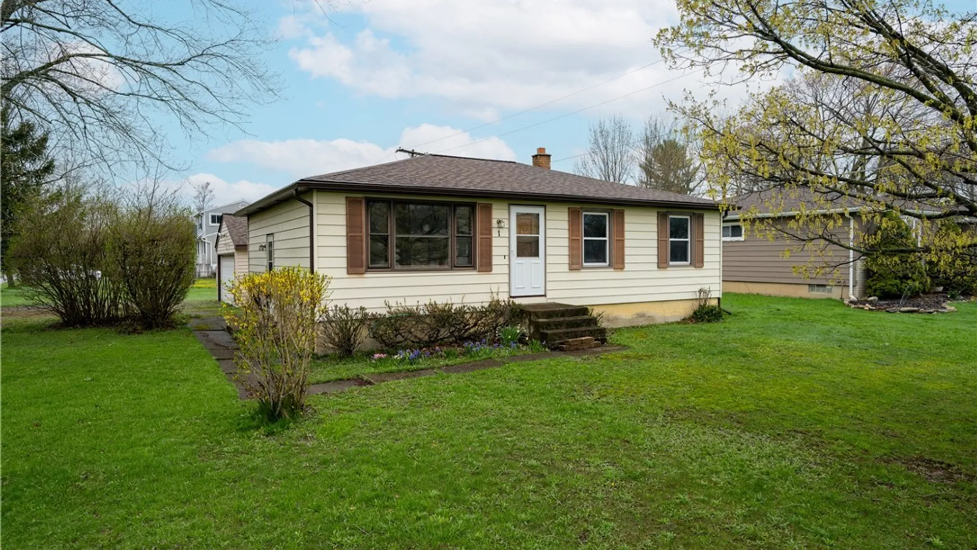 Property at 1 Ridgewood Drive, Orchard Park, NY 14127 3