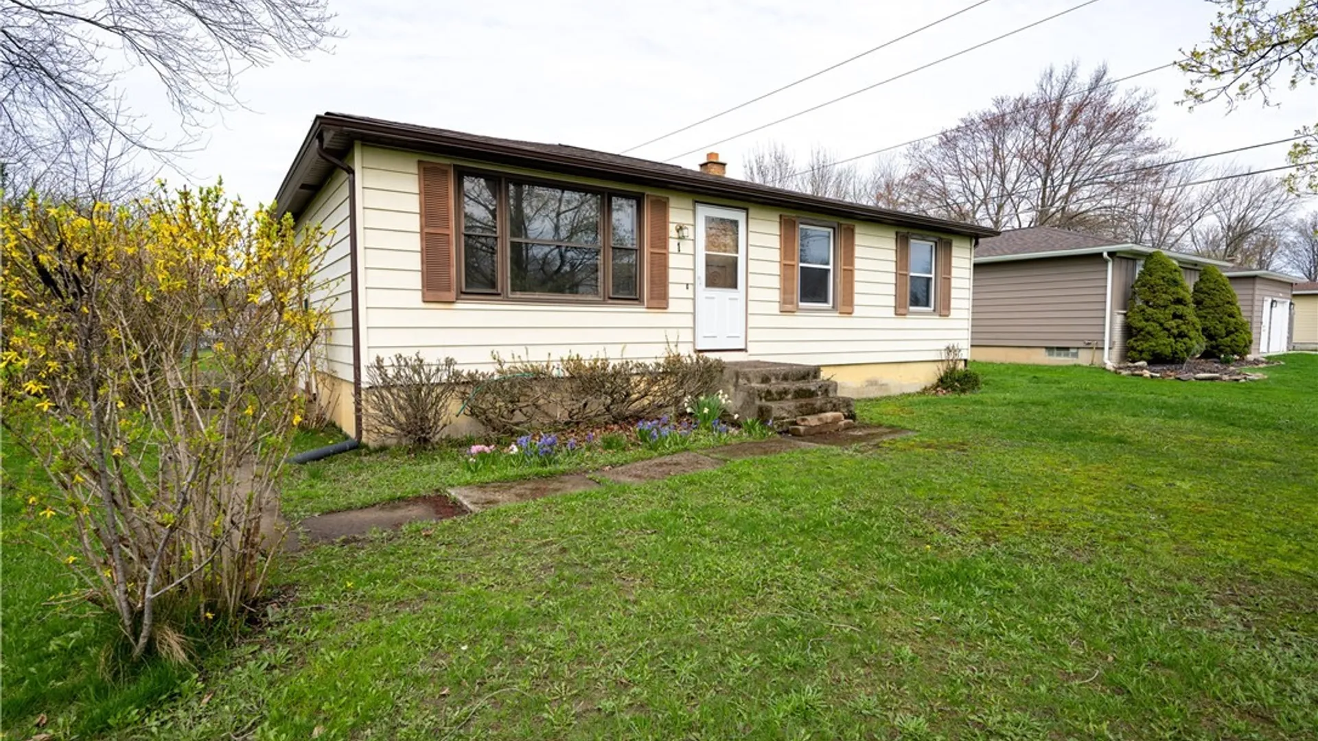 Property at 1 Ridgewood Drive, Orchard Park, NY 14127 5