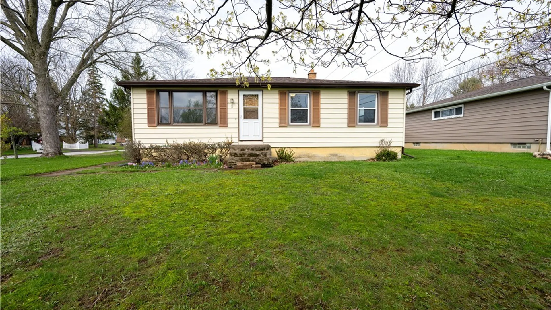 Property at 1 Ridgewood Drive, Orchard Park, NY 14127 6