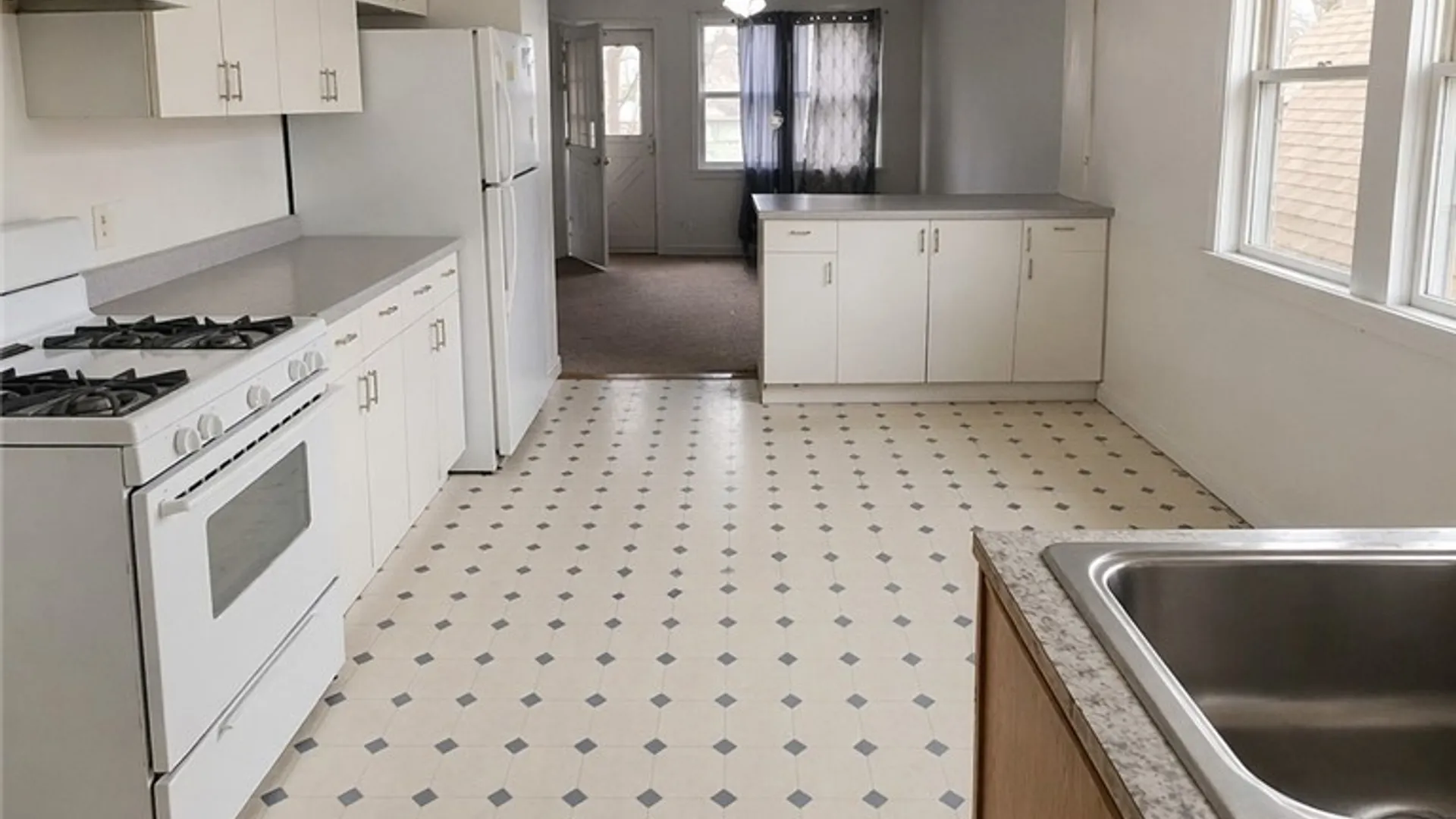 Property at 447 Gold Street, Buffalo, NY 14206 9