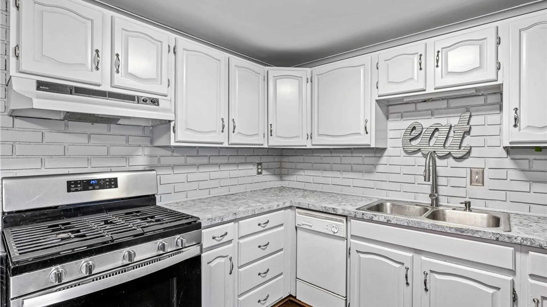 Property at 4120 Heather Drive, Clarence, NY 14221 7
