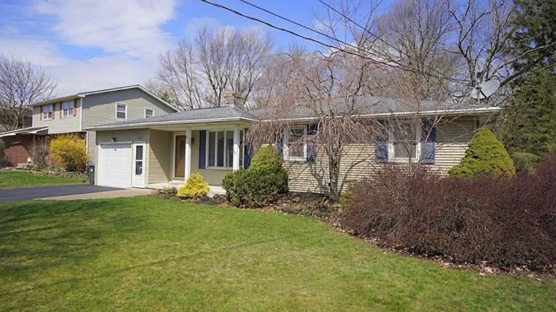 Property at 1030 Robinson Street, North Tonawanda, NY 14120 2
